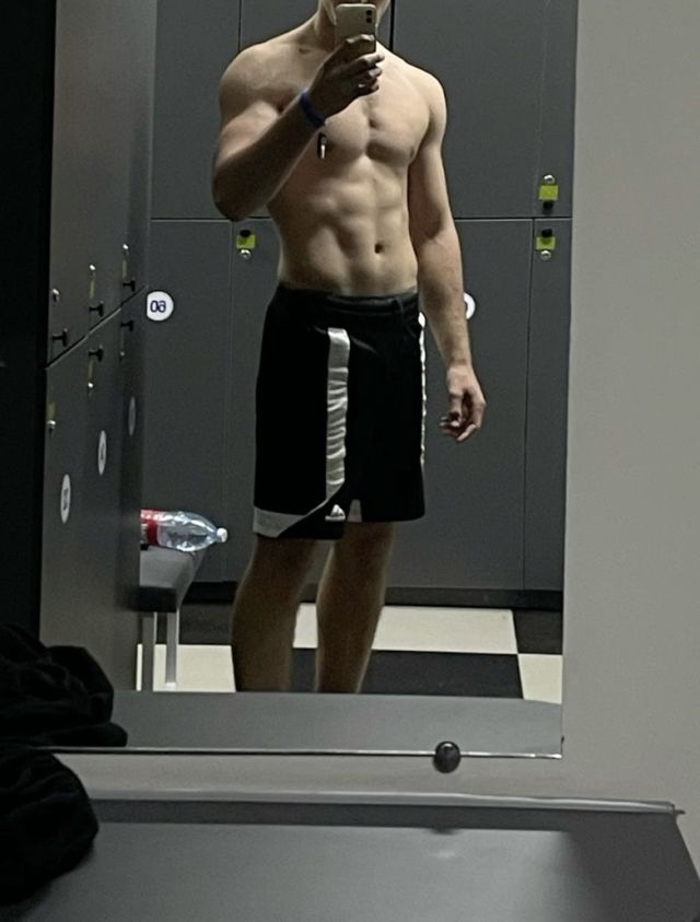 Мужчина Данил Центр